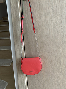Guess (2 foto / 3)