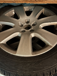 Audi Original. 235/55/18 M+S Nokia Hak 6-7 mmAudi A8 D4 (1 foto / 5)
