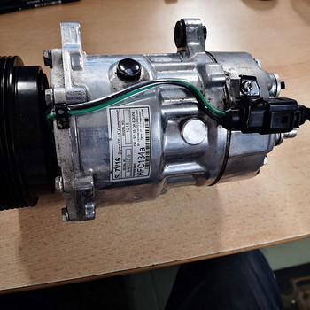 Компрессор кондиционера SL7V16 5Q0816803F