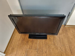 Sharp Aquos LC-32SH7E 32 Inch LCD TV (2 foto / 4)