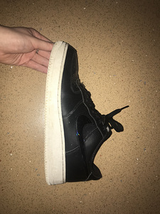 Nike Air Force 1'07 trainers in black and white (3 foto / 3)