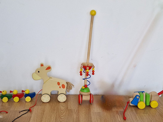 Игрушки на колесиках. Rataste mänguasjad.