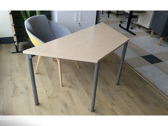 Kasutatud Laud Töölaud Martela kase spoon Jalad reguleeritav