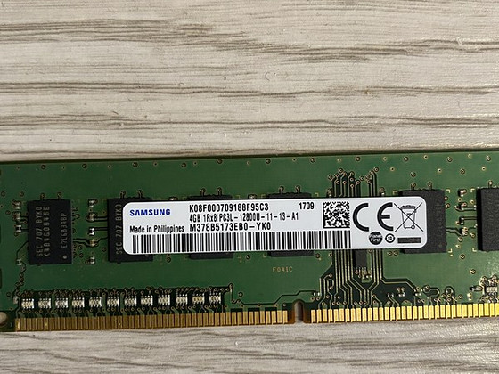 RAM 4 GB
