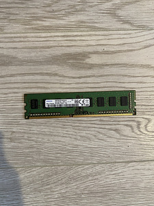 RAM 4 GB (2 foto / 3)