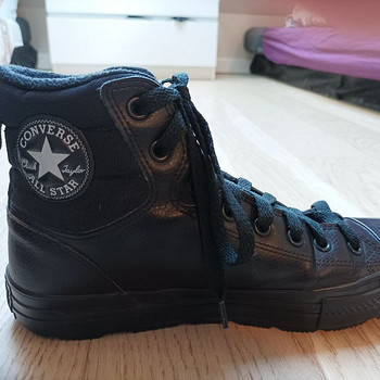 Kõrged nahast Converse tossud noormehele