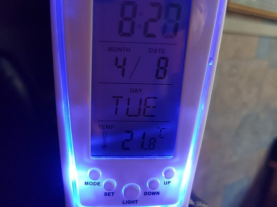 TEMPERATUURIGA KELL JA ÄRATUSKELL.