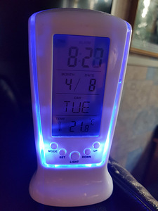 TEMPERATUURIGA KELL JA ÄRATUSKELL. (1 foto / 1)