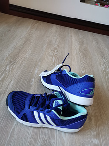 Новые Кроссовки Adidas (3 фото из 4)
