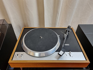 Unamco T-1 2-Speed Belt-Drive Turntable (1 foto / 3)