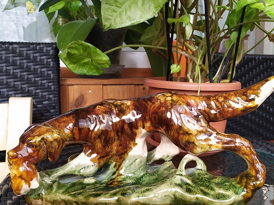 Собака с уткой