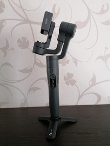 Stabilisaator piltide ja videote tegemiseks mobiiltelefonile (1 foto / 10)