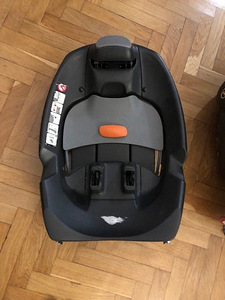 Детское автокресло с базой Isofix и igimat (1 фото из 2)