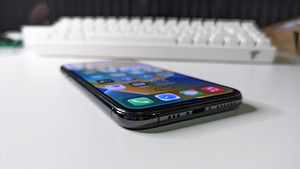 iPhone Xs 256 must, uus aku (4 foto / 10)