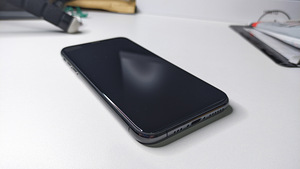 iPhone Xs 256 must, uus aku (10 foto / 10)