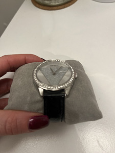 Часи Guess (3 фото из 6)