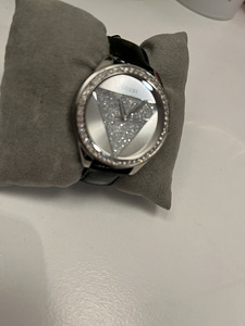 Часи Guess (4 фото из 6)