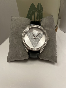 Часи Guess (5 фото из 6)