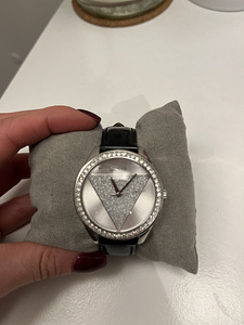 Часи Guess (6 фото из 6)