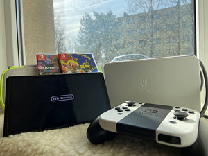 NINTENDO SWITCH + чехол + 2 игры (1 фото из 1)