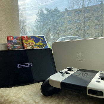 NINTENDO SWITCH + ümbris + 2 mängu