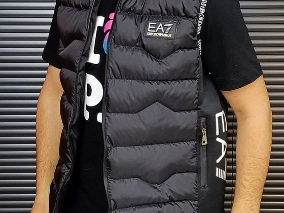 Kapuutsiga vest EA7