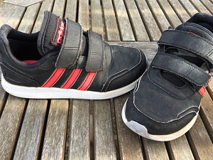 Adidas tossud nr 30 (1 foto / 2)