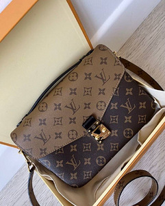 Сумка Louis Vuitton (2 фото из 10)