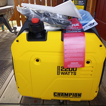 Инверторный бензиновый генератор Champion 1900W
