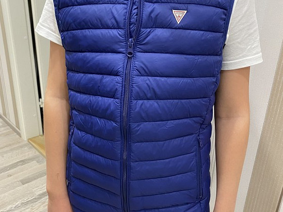 Новый жилет Guess. 12 лет