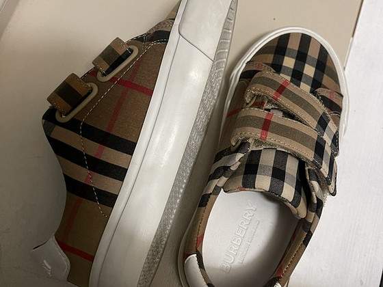 Оригинальные детские кроссовки BURBERRY