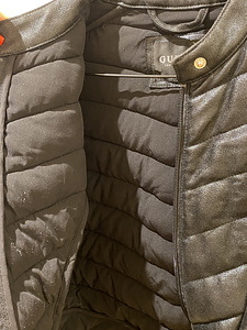 Курка Guess (1 фото из 4)