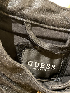 Курка Guess (2 фото из 4)