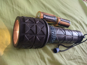 Veekindel PHILIPS käsi taskulamp (1 foto / 4)