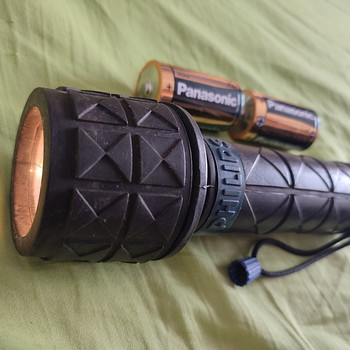 Водонепроницаемый ручной фонарь PHILIPS