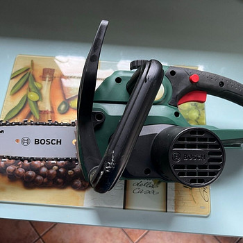 Бензопила на аккумуляторе Bosch 18V