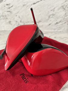 Christian Louboutin (1 фото из 3)