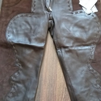 Nahast capri püksid Moschino suurus 26
