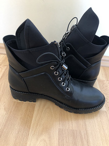 Женские сапожки (3 фото из 5)