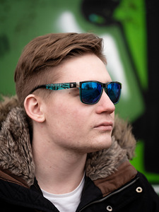 Солнцезащитные очки Quiksilver (9 фото из 10)