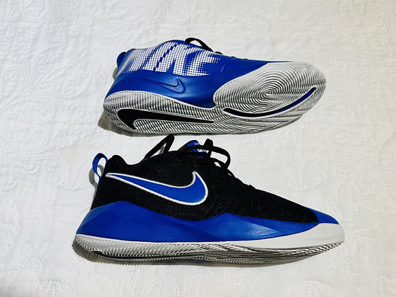 Новые кроссовки Nike Team Hustle Quick 2 GS 37.5