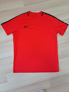 Nike XL (1 фото из 2)