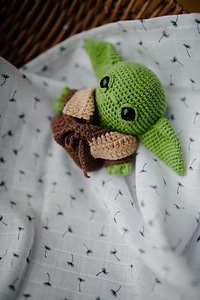 Вязаная игрушка Йода (4 фото из 4)