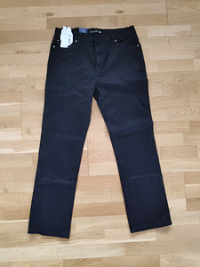 Джинсы женские (3 фото из 3)