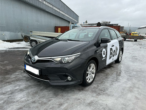 Прокат автомобилей Toyota Auris Hybrid/LPG 2017-2018 (2 фото из 2)
