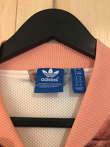Naiste Adidase ilus kevadine jakk suurus S (3 foto / 3)