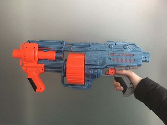 Игрушечные пистолеты для детей