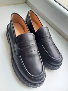 Новые модные лоферы (2 фото из 3)