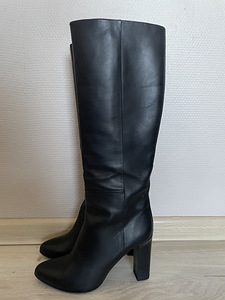 Сапоги Hugo Boss (3 фото из 5)