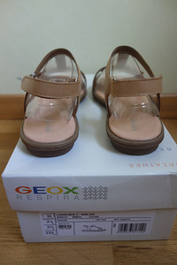 Сандалии Geox, р. 35 (новые) (3 фото из 3)